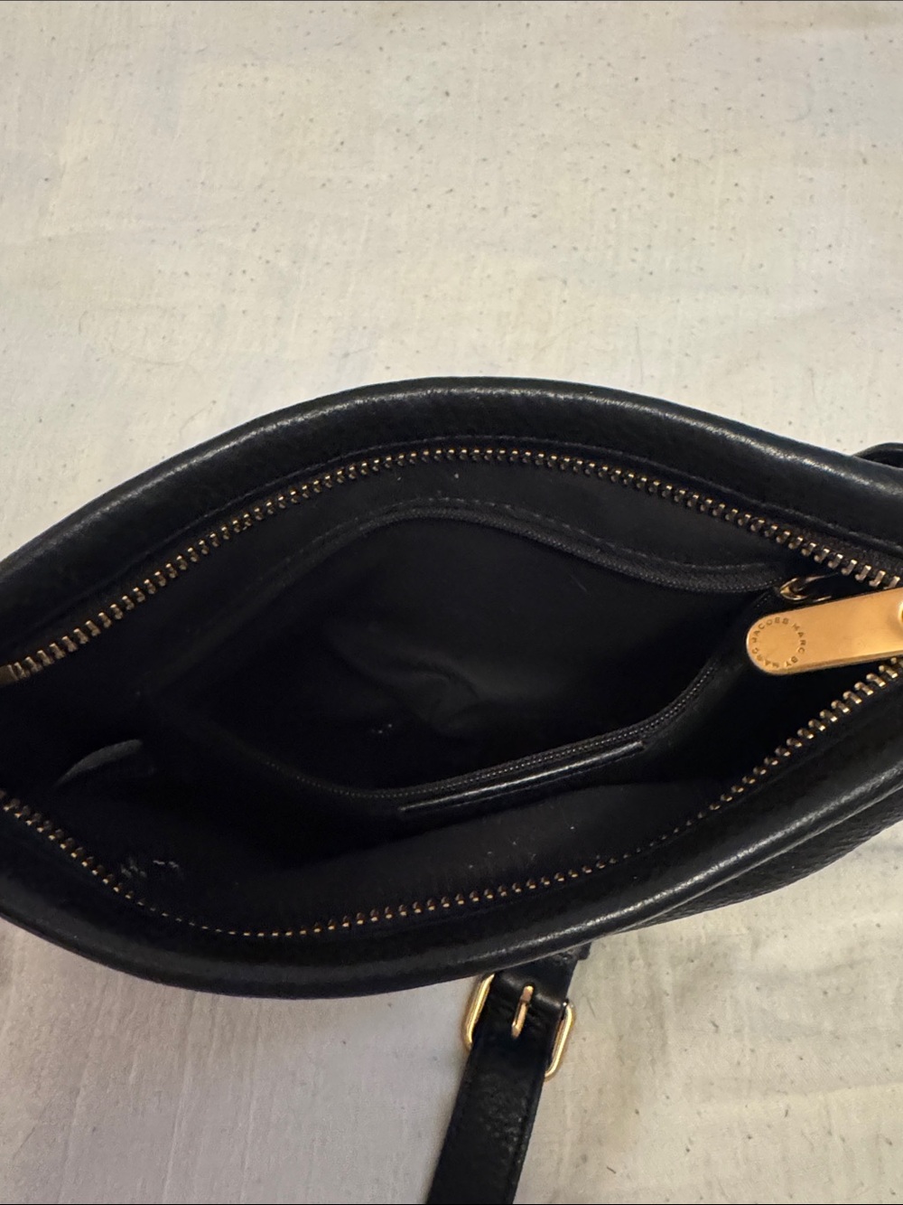Marc by Marc Jacobs Black Leather Pebbled Crossbody with Gold Plaque - Picture 4 of 4